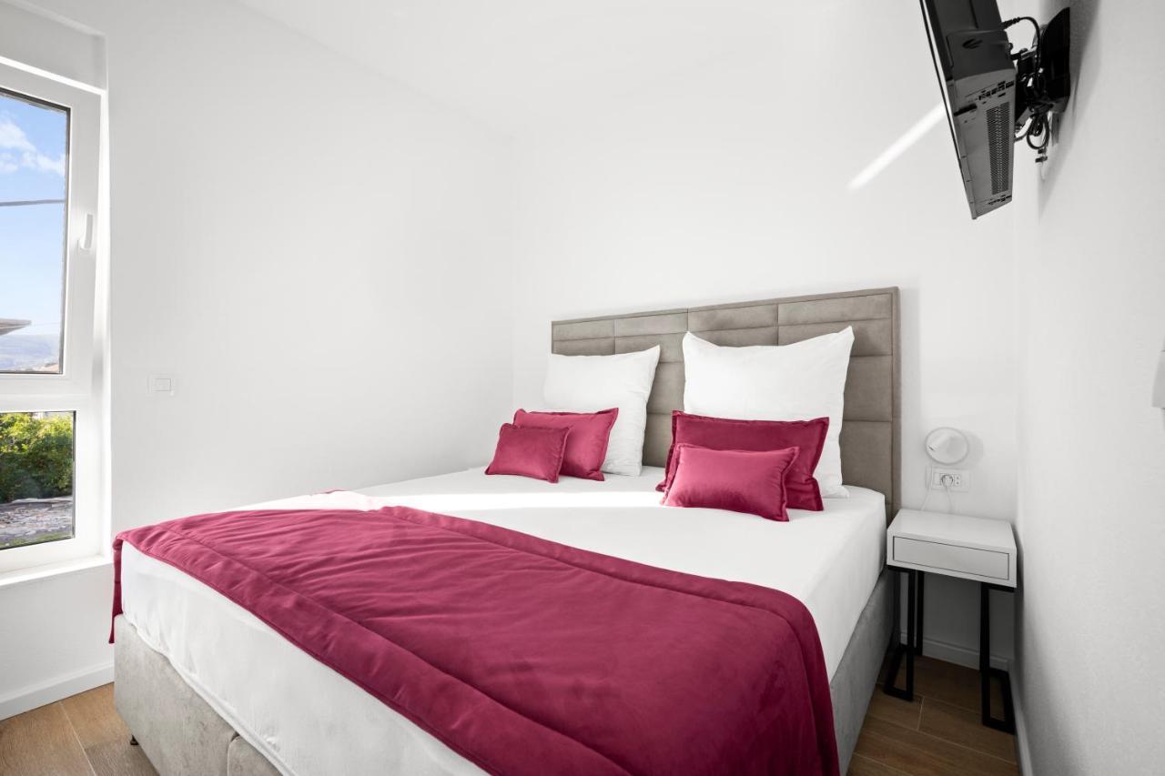 Adriatic Garden Apartments Okrug Gornji Ngoại thất bức ảnh