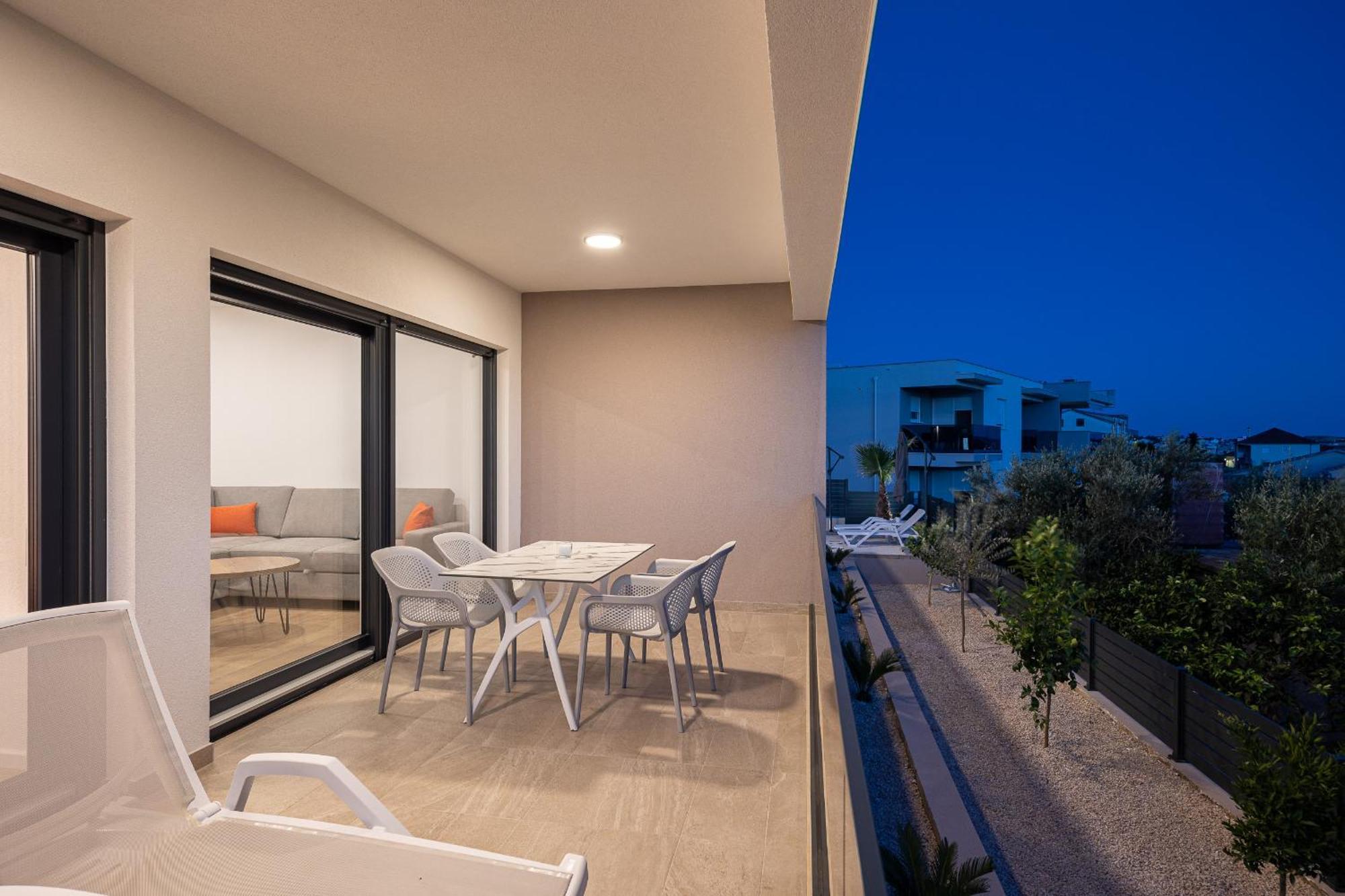 Adriatic Garden Apartments Okrug Gornji Ngoại thất bức ảnh