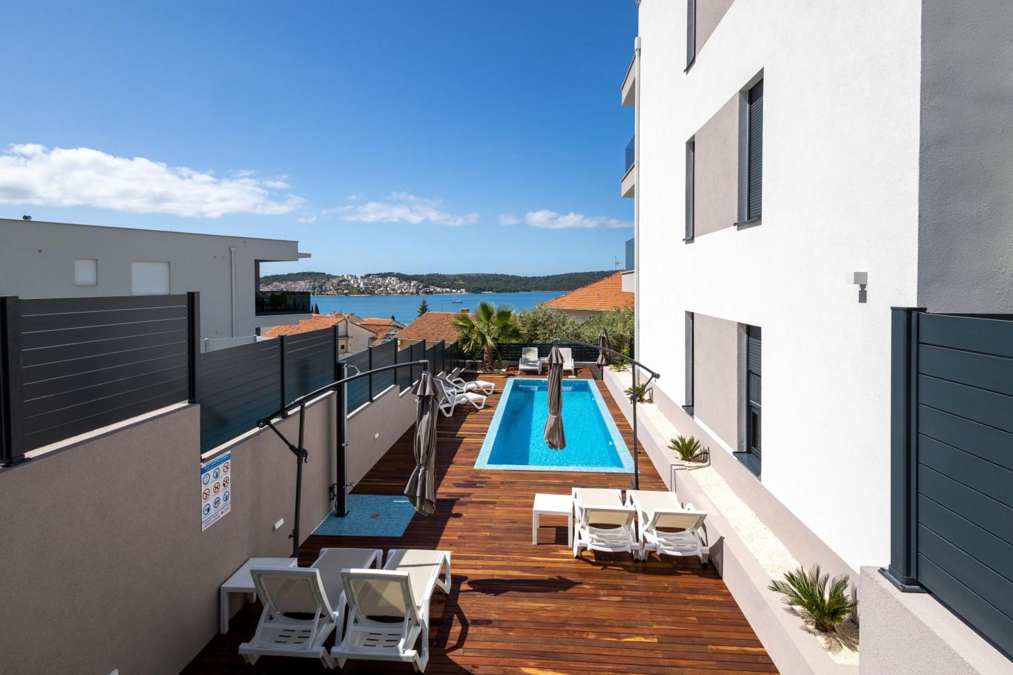 Adriatic Garden Apartments Okrug Gornji Ngoại thất bức ảnh